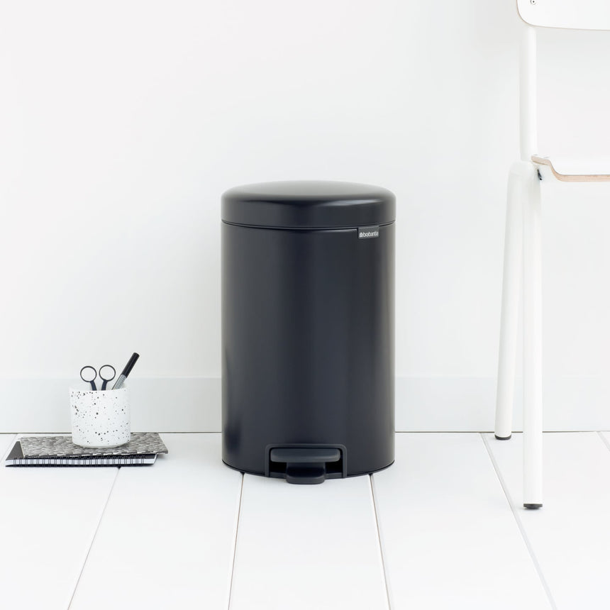 Brabantia NewICON Pedal Bin 12L MATTE BLACK - Image 04