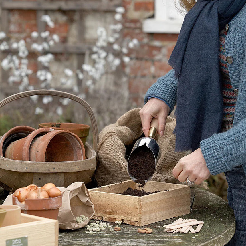 Sophie Conran Compost Scoop in Gift Box - Image 04