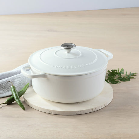 Chasseur Brilliant White Round French Oven 26cm/5.2L - Image 02