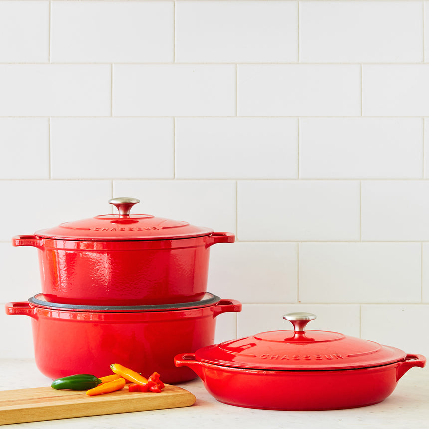 Chasseur Round French Oven 28cm - 6.1 Litre Chilli in Red - Image 02