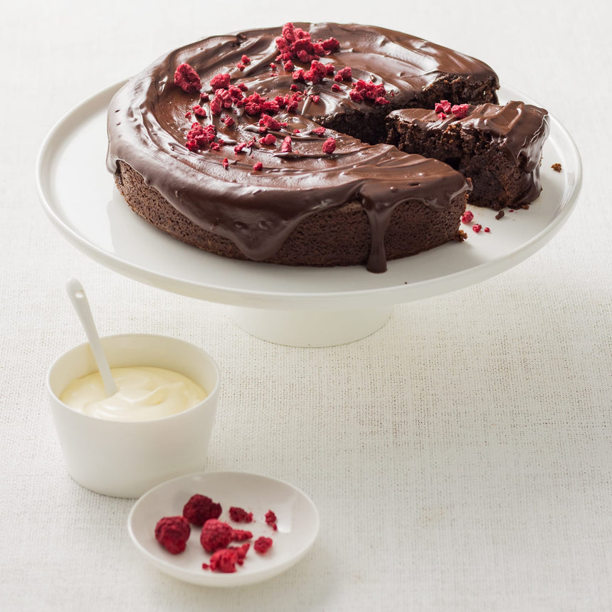 Salisbury & Co Classic Round Cake Stand 31.5cm in White - Image 04