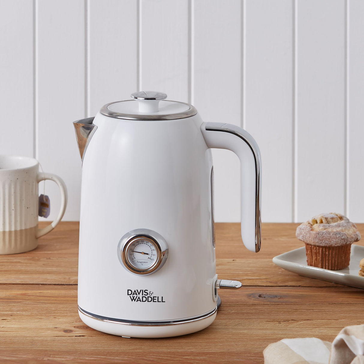 Davis & Waddell Manor Electric Kettle 1.7 litre in White - Image 04