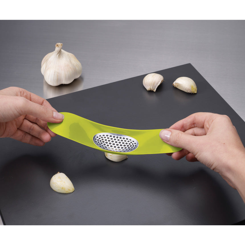 Joseph Joseph Rocker Garlic Crusher Green - Image 04