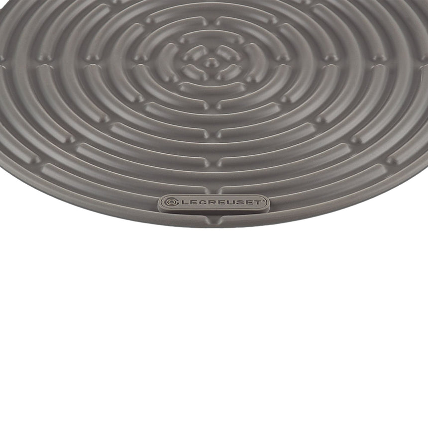 Le Creuset Cool Tool Round Mat 20cm Flint - Image 02