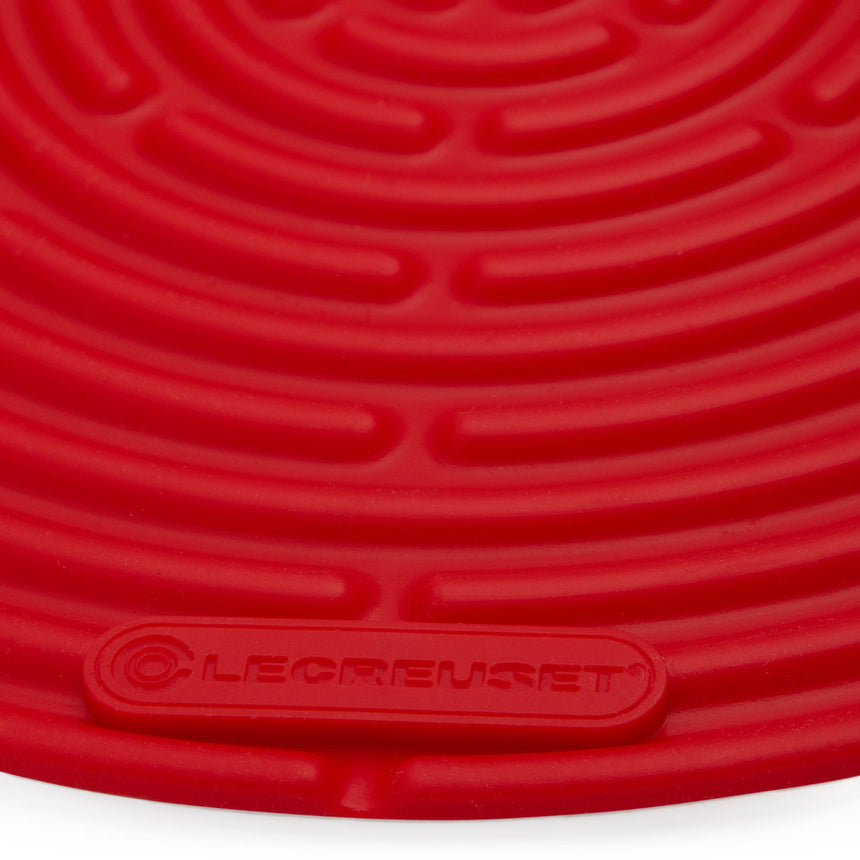 Le Creuset Cerise Silicone Round Cool Tool - Image 02