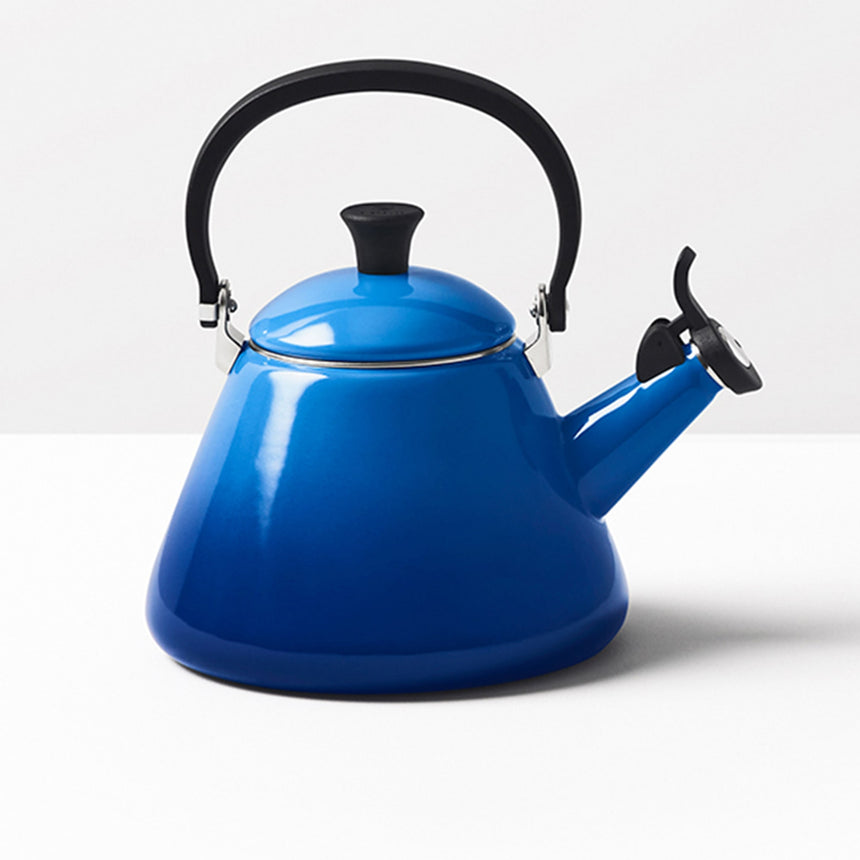 Le Creuset Kone Kettle 1.6 Litre Azure in Blue - Image 03