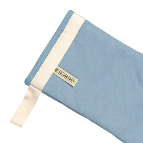 Le Creuset Oven Mitt Coastal Blue - Image 02