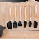 Le Creuset in Black Professional Medium Spatula - Image 04