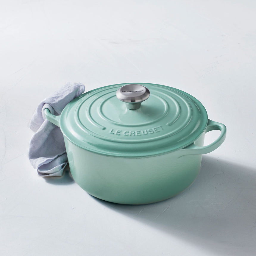 Le Creuset Signature Cast Iron Round Casserole 24cm - 4.2 Litre Sage - Image 03