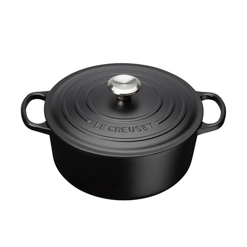 Le Creuset Signature Cast Iron Round French Oven 26cm 5.3 Litre Satin in Black - Image 01