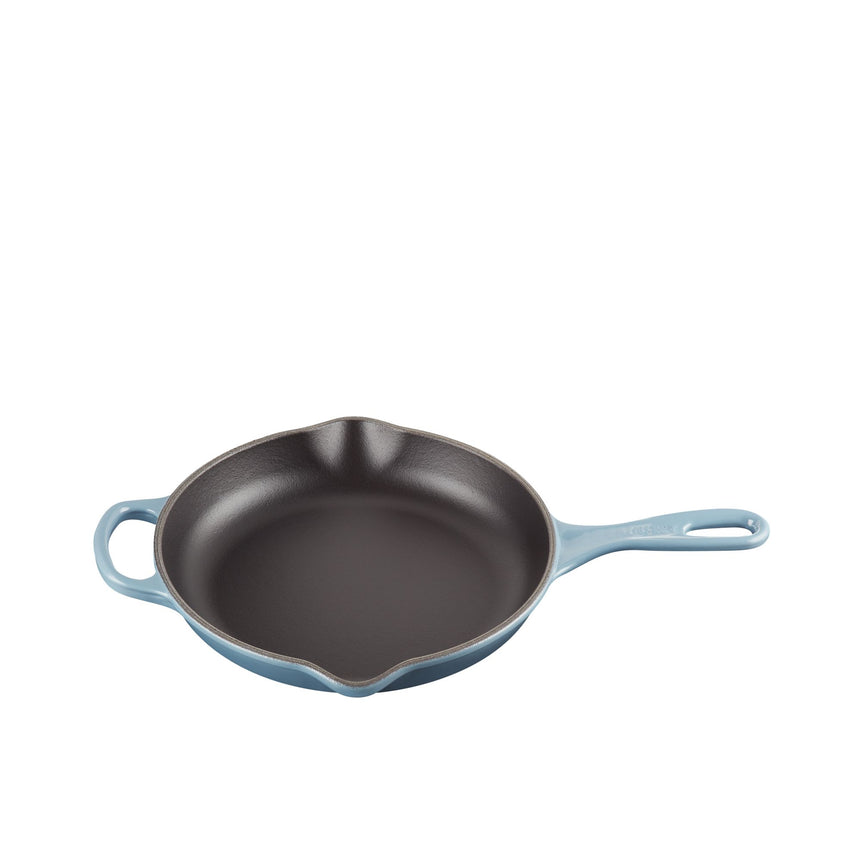 Le Creuset Signature Cast Iron Round Skillet 26cm Chambray - Image 02