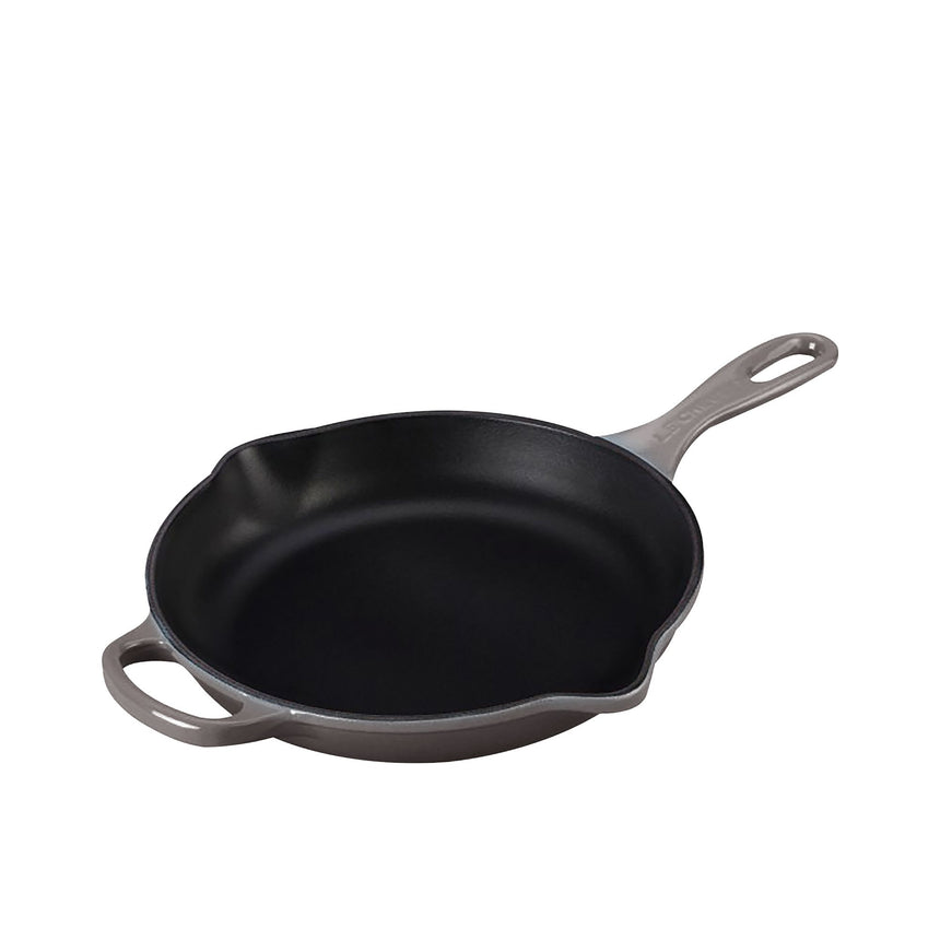 Le Creuset Signature Cast Iron Round Skillet 26cm Flint - Image 01