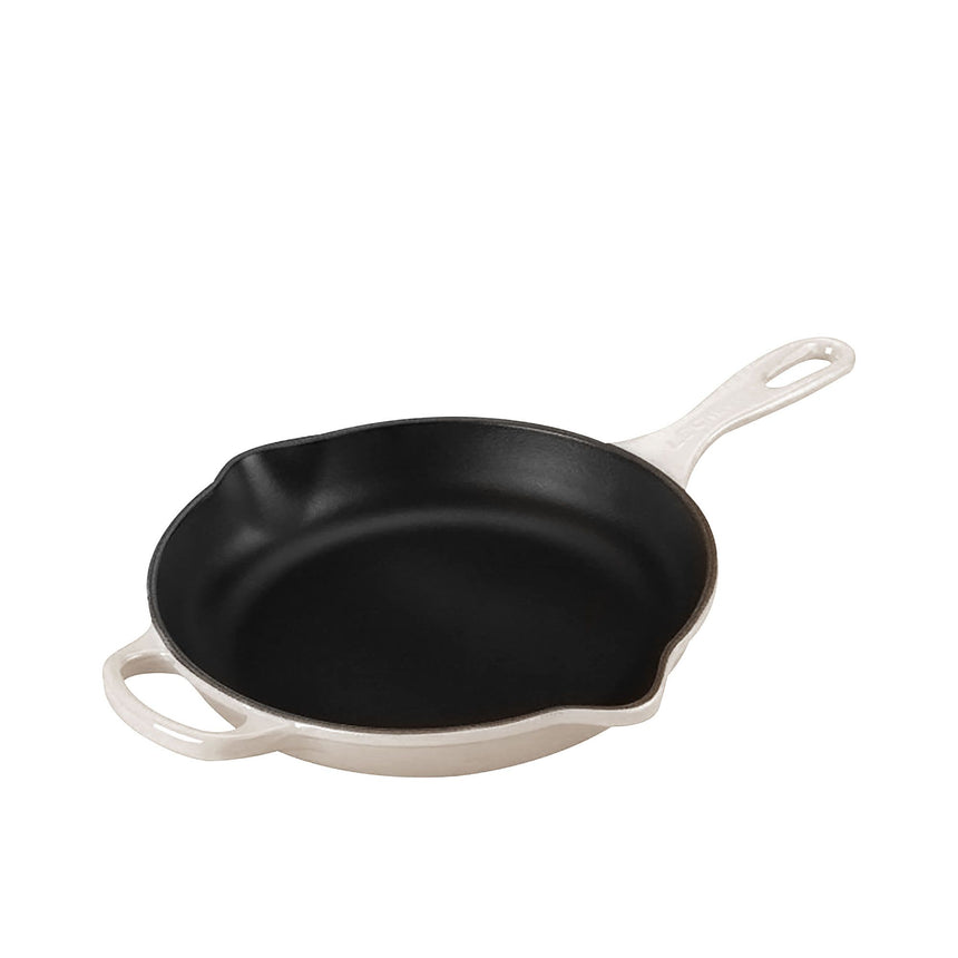 Le Creuset Signature Cast Iron Round Skillet 26cm Meringue - Image 01