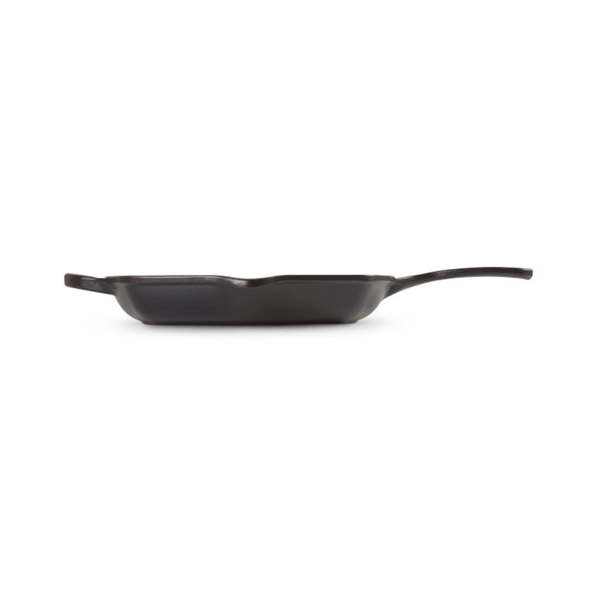 Le Creuset Signature Cast Iron Square Grillit 26cm Satin in Black - Image 02