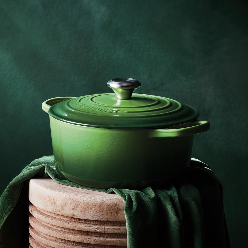 Le Creuset Signature Cast Iron Round Casserole 24cm Bamboo Green - Image 03