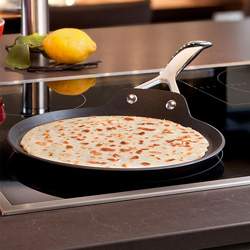 Le Creuset Toughened Non Stick Crepe Pan 24cm - Image 03