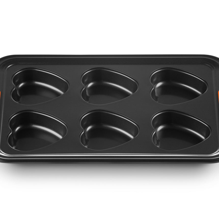 Le Creuset Toughened Non Stick 6 Cup Heart Shaped Muffin Pan - Image 03