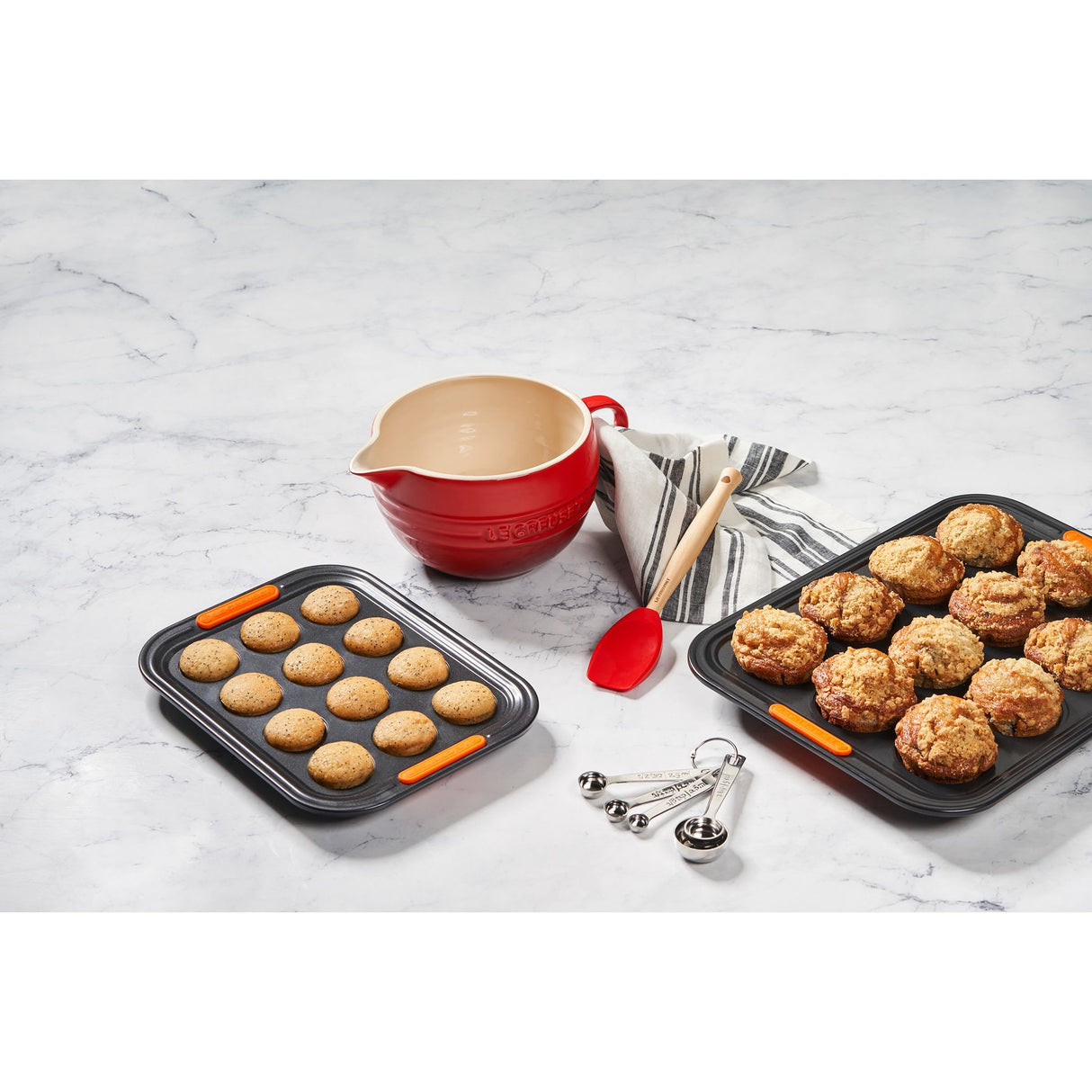 Le Creuset Toughened Non-Stick 12 Cup Mini Muffin Tray - Image 05