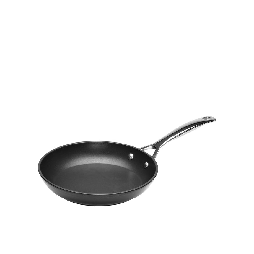 Le Creuset Toughened Non Stick Omelette 20cm Frypan - Image 01