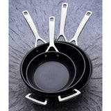 Le Creuset Toughened Non Stick Shallow 24cm Frypan - Image 05