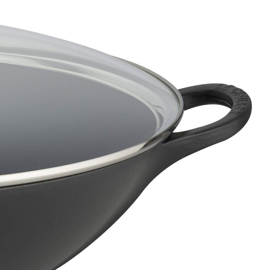 Le Creuset Satin in Black Cast Iron Wok With Lid 32cm - Image 05