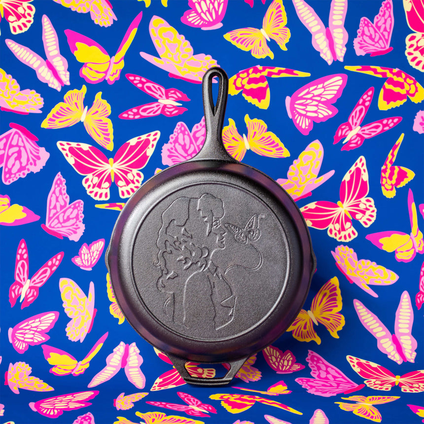 Lodge Dolly Parton Cast Iron Skillet 26cm - Image 04