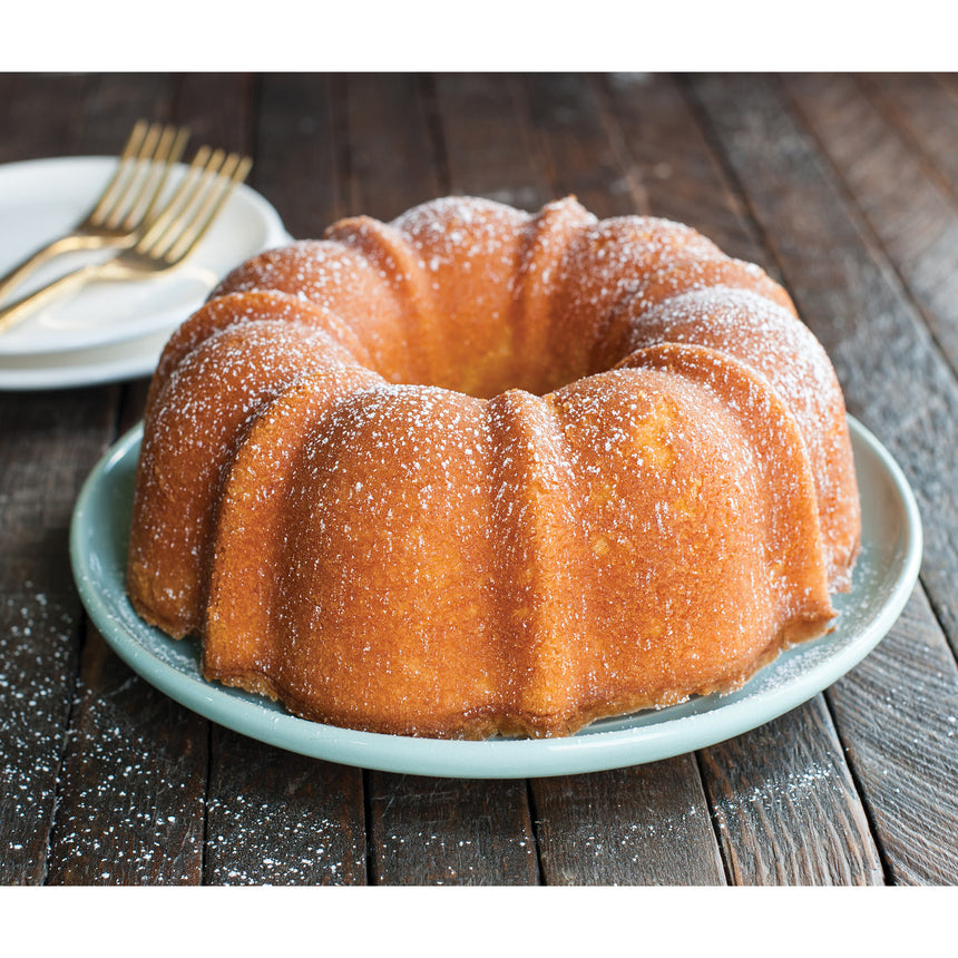 Nordic Ware Bundt Pan Medium 21.5x7.5cm in Red - Image 02