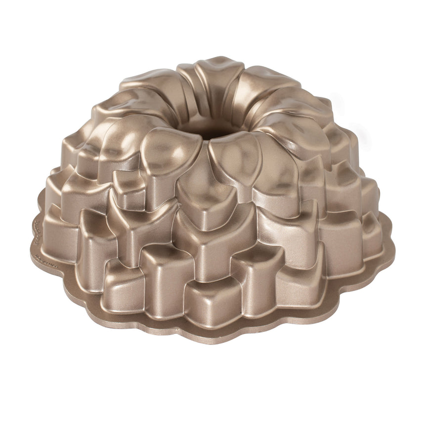 Nordic Ware Toffee Blossom Bundt Pan 26.5x9.5cm - Image 02