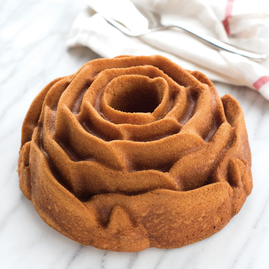 Nordic Ware Toffee Rose Bundt Pan 23cm - Image 03