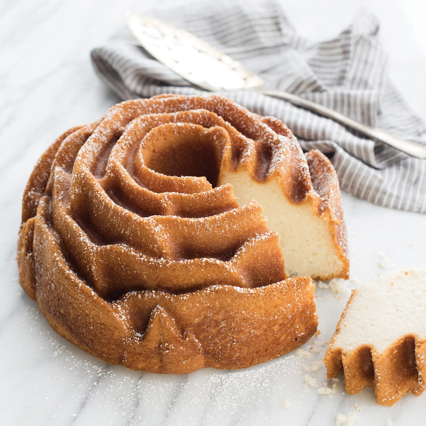 Nordic Ware Toffee Rose Bundt Pan 23cm - Image 04