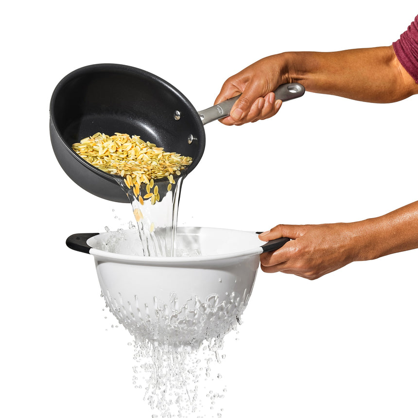 OXO Good Grips Colander 2.8 litre - Image 05