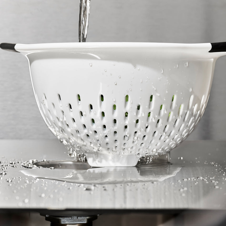 OXO Good Grips Colander 2.8 litre - Image 06