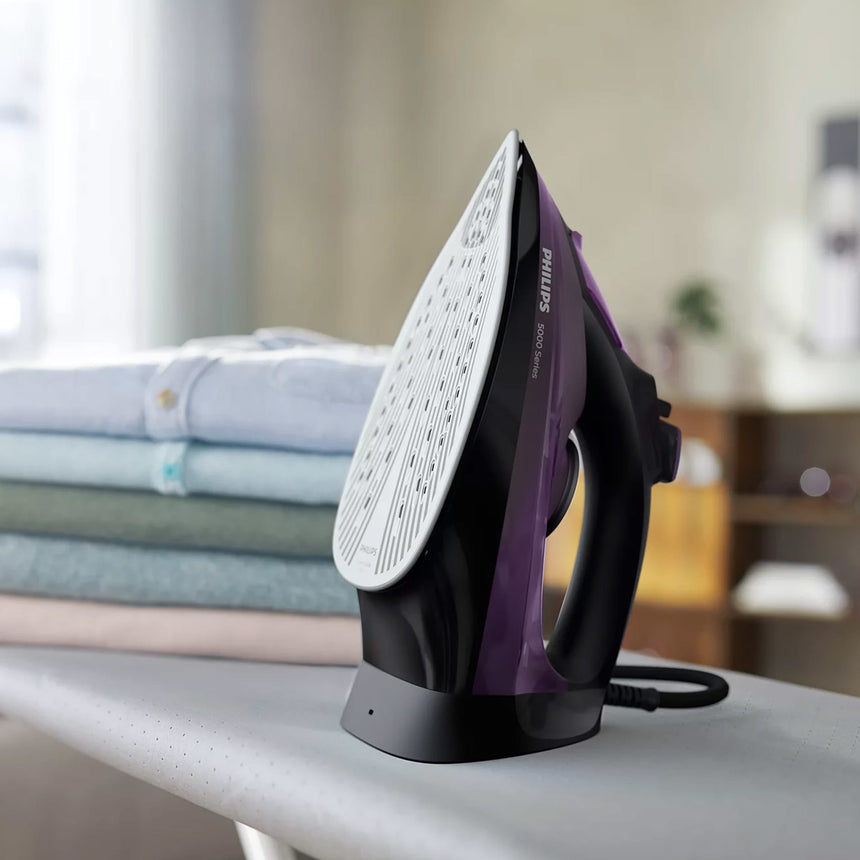 Philips Series 5000 Steam Iron Dark Purple (DST5030/80) - Image 02