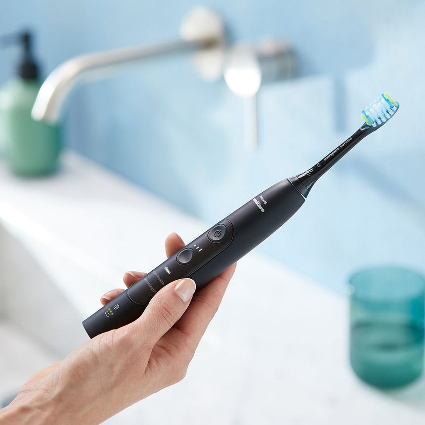 Philips Sonicare ExpertClean 7300 Electric Toothbrush in Black (HX9618/01) - Image 04