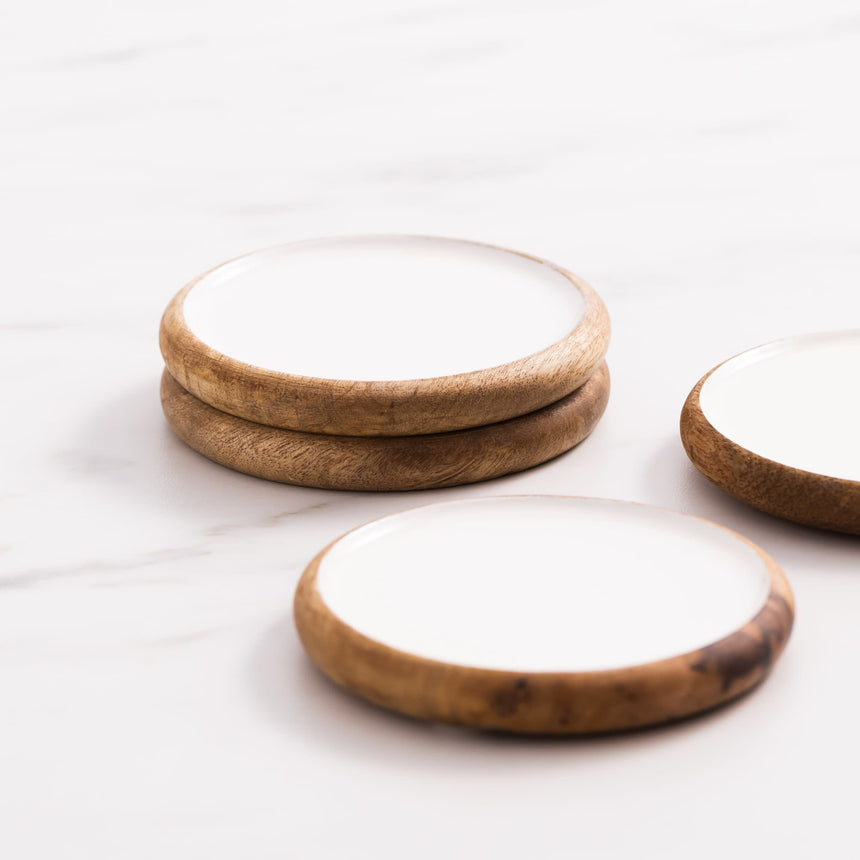 Salisbury & Co Calla Round Mango Wood Coaster Set of 4 in White - Image 05