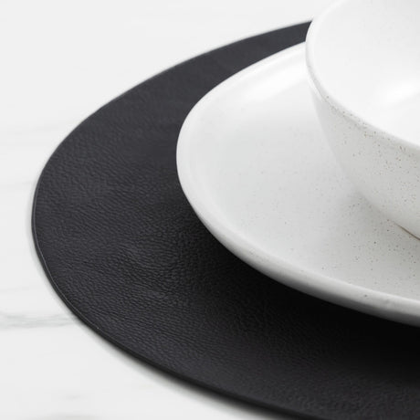 Salisbury & Co Siena Round Placemat 38cm Black - Image 02