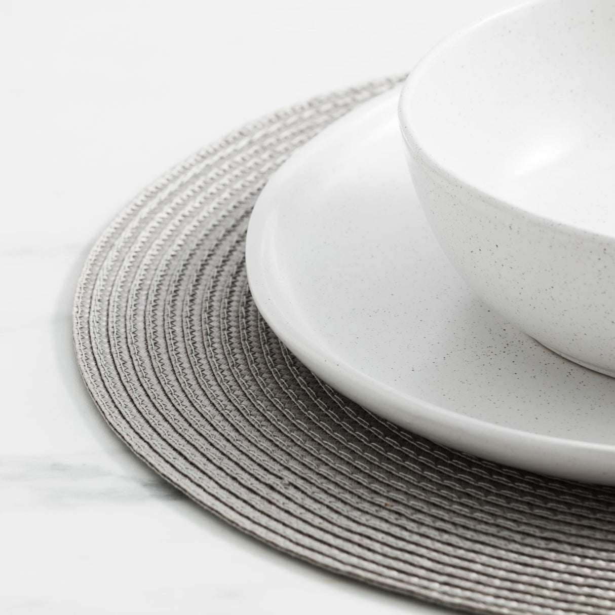 Salisbury & Co Classic Round Placemat 38cm Light Grey - Image 03