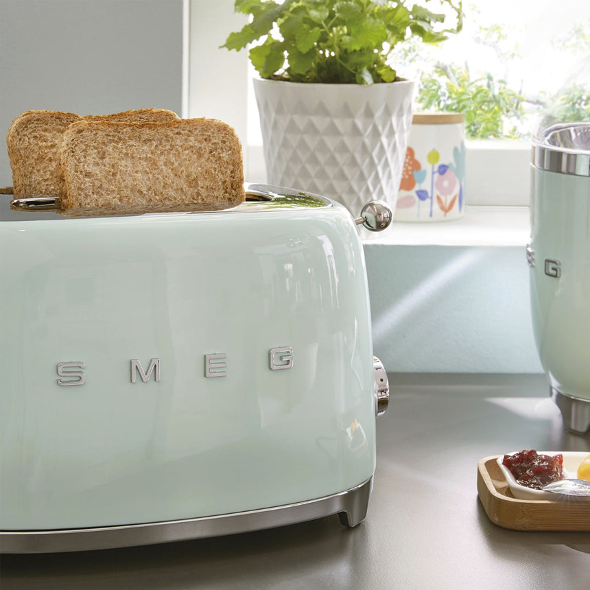 Smeg 50's Retro Style TSF01 2 Slice Toaster in Pastel Green - Image 03