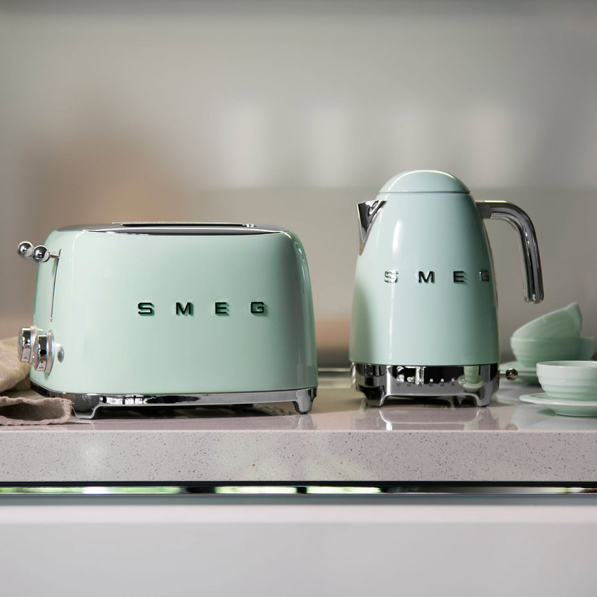 Smeg 50's Retro Style TSF03 4 Slot Toaster in Pastel Green - Image 03