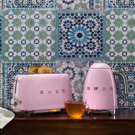 Smeg 50's Retro Style TSF03 4 Slot Toaster in Pink - Image 02