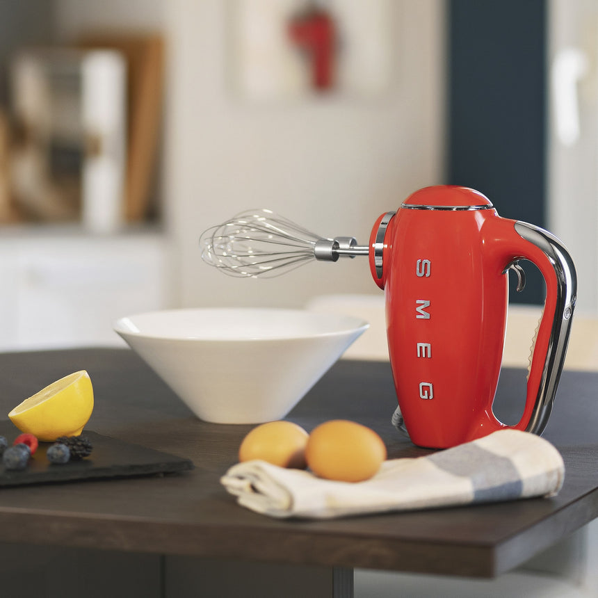 Smeg 50's Retro Style HMF01 Digital Hand Mixer in Red - Image 03