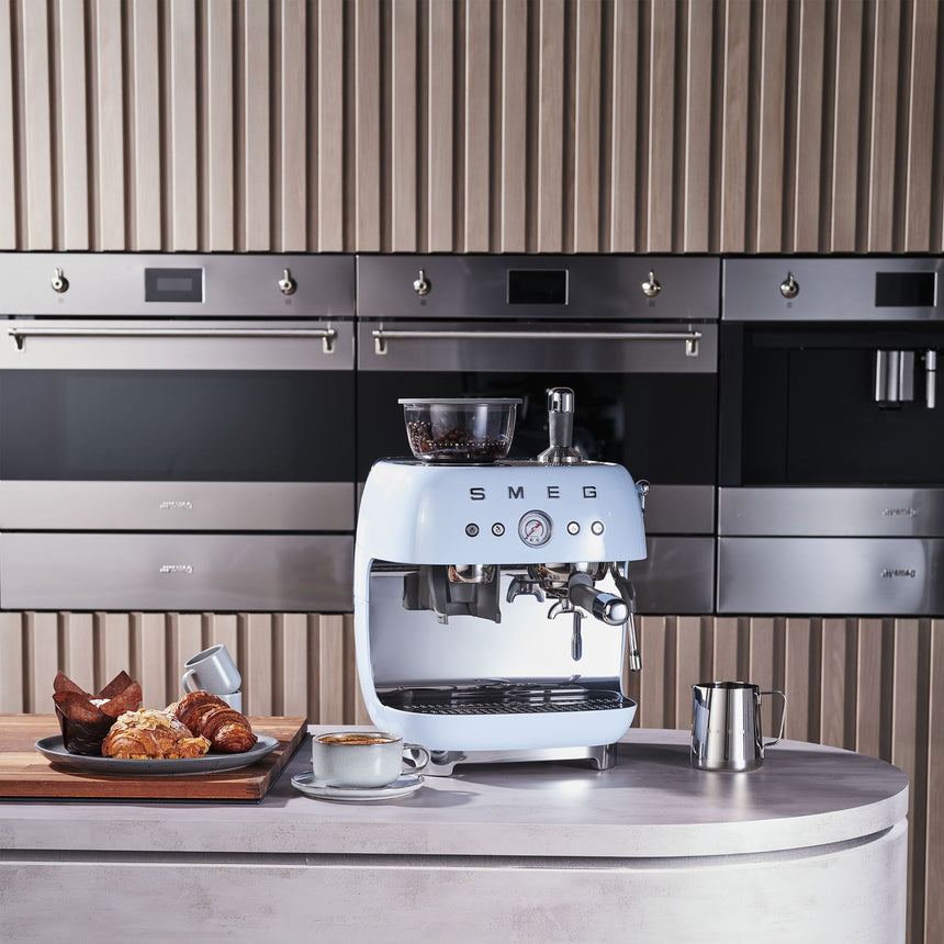 Smeg 50's Retro Style EGF03 Espresso Machine with Built In Grinder in Pastel in Blue - Image 04