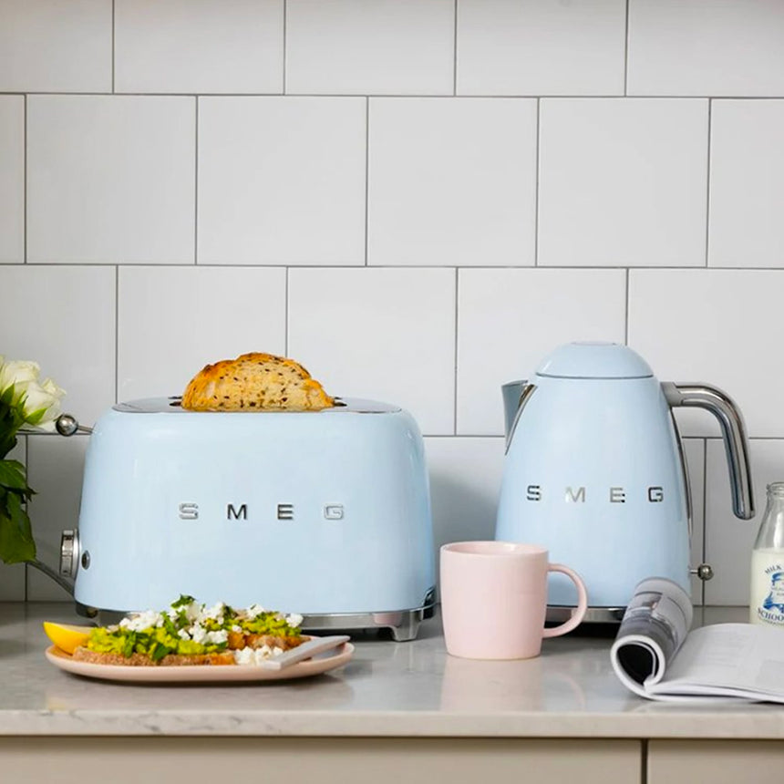 Smeg 50's Retro Style KLF03 Kettle 1.7 litre in Pastel in Blue - Image 02