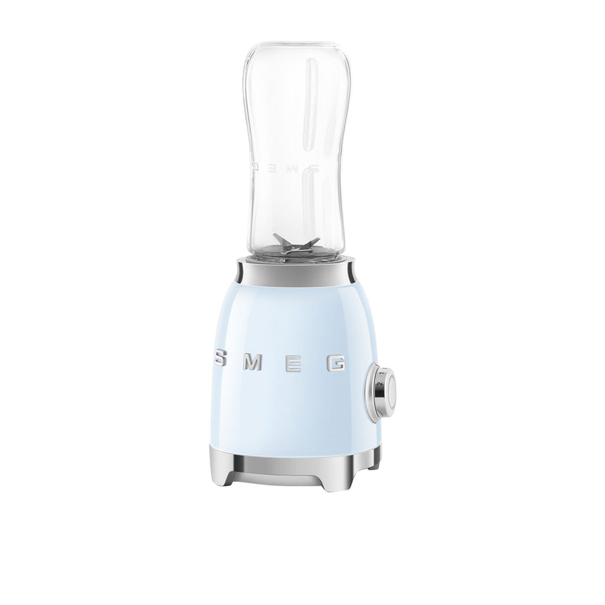 Smeg 50's Retro Style PBF01 Mini Blender in Pastel in Blue - Image 04