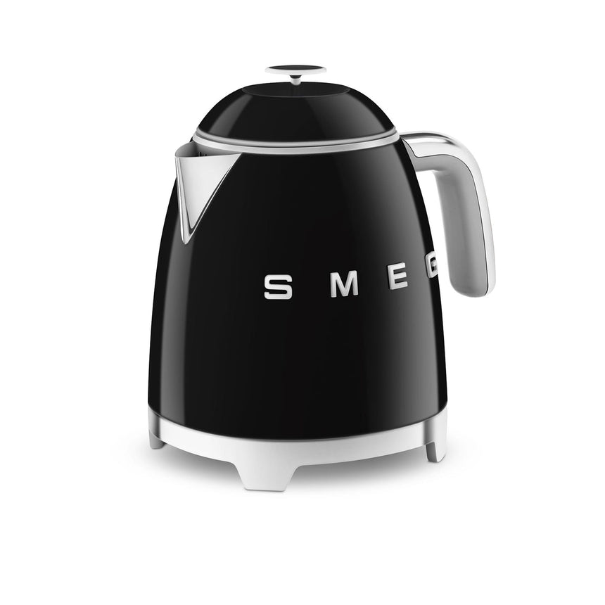 Smeg 50's Retro Style KLF05 Mini Kettle 800ml in Black - Image 06