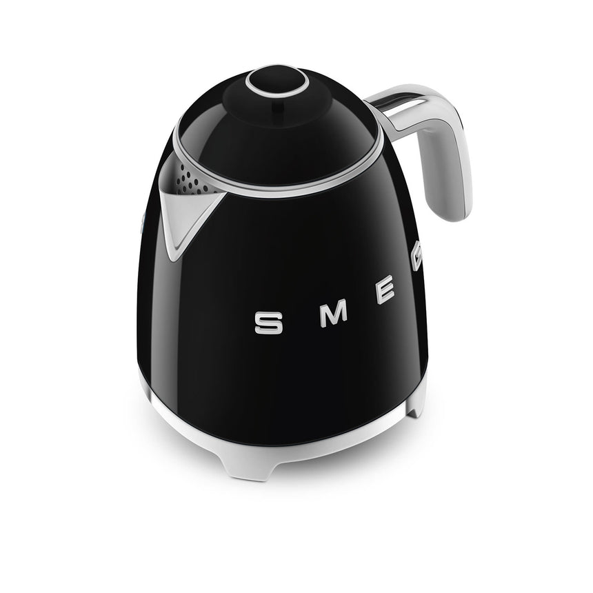 Smeg 50's Retro Style KLF05 Mini Kettle 800ml in Black - Image 05