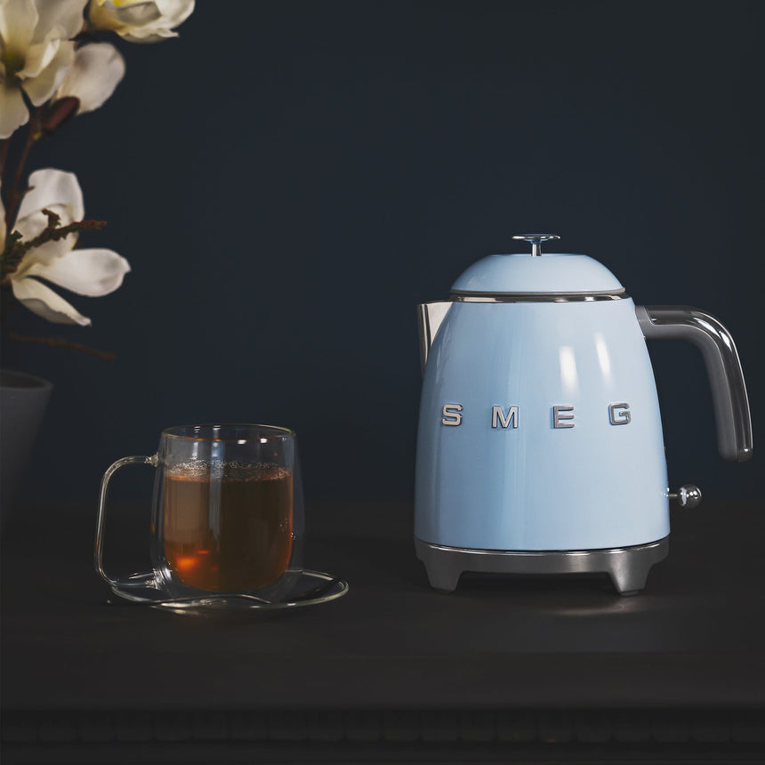 Smeg 50's Retro Style KLF05 Mini Kettle 800ml in Pastel in Blue - Image 02