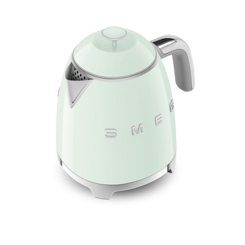 Smeg 50's Retro Style KLF05 Mini Kettle 800ml in Pastel Green - Image 05