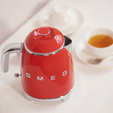 Smeg 50's Retro Style KLF05 Mini Kettle 800ml in Red - Image 04