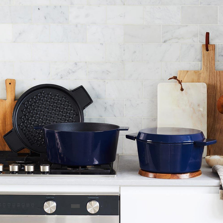 Stanley Rogers Cast Iron French Oven 24cm Mid in Blue - Image 06